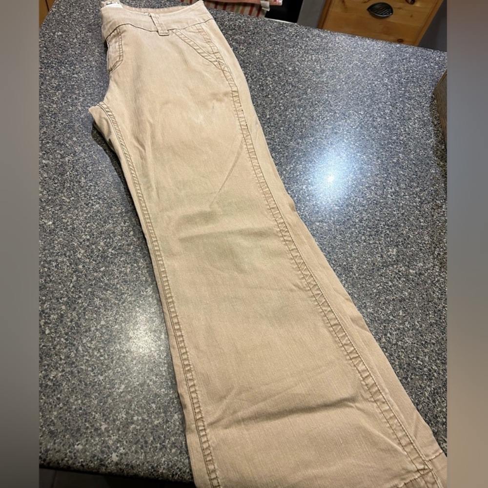 Y2K Maurice’s khaki pants size 13/14, short.